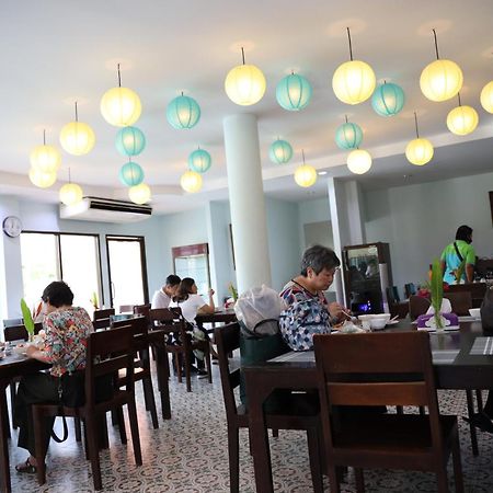 Menam Resort Nakhon Pathom Ngoại thất bức ảnh