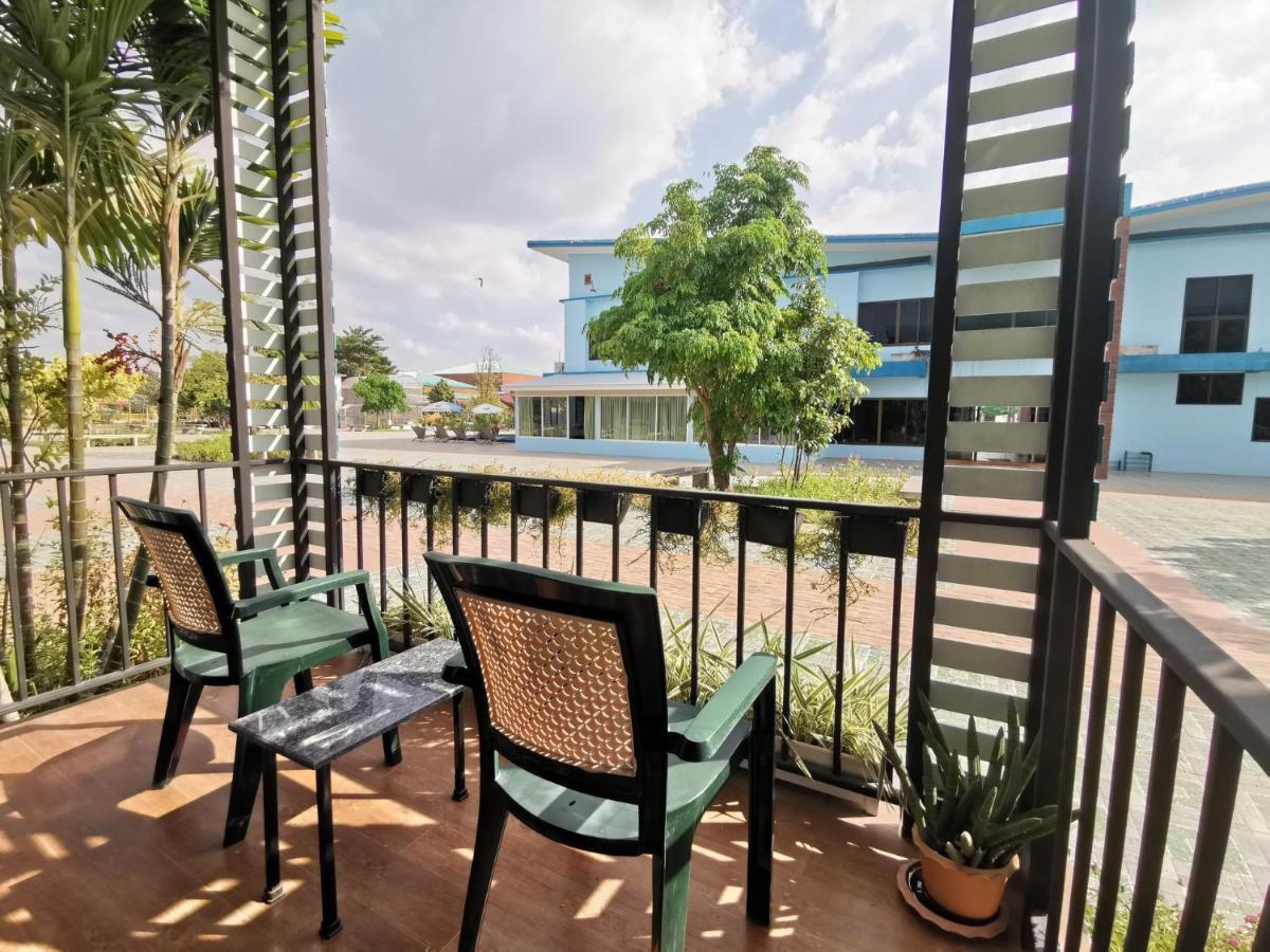 Menam Resort Nakhon Pathom Ngoại thất bức ảnh