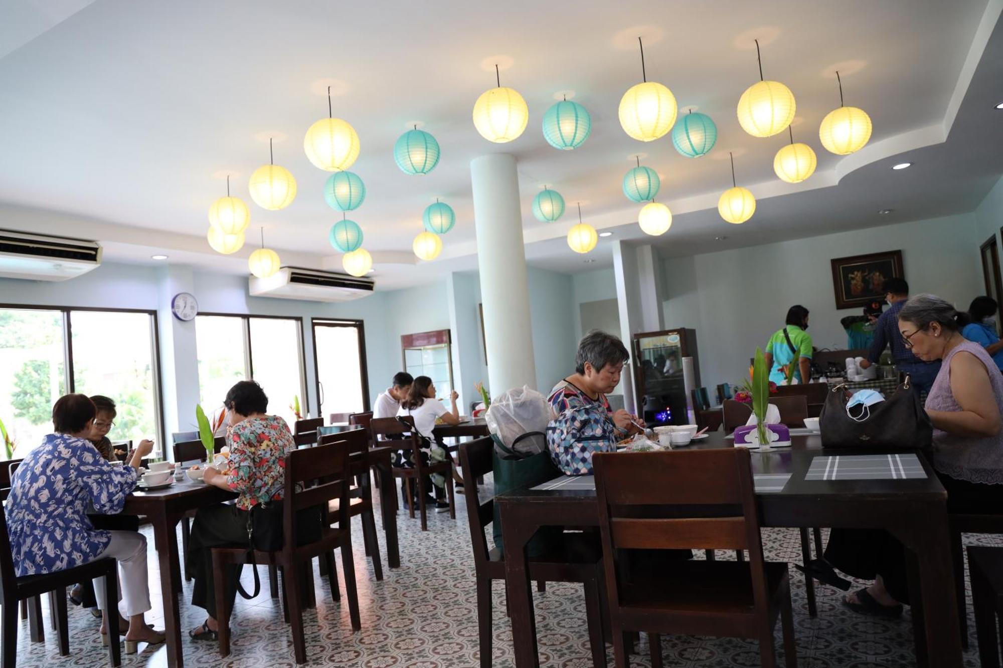 Menam Resort Nakhon Pathom Ngoại thất bức ảnh