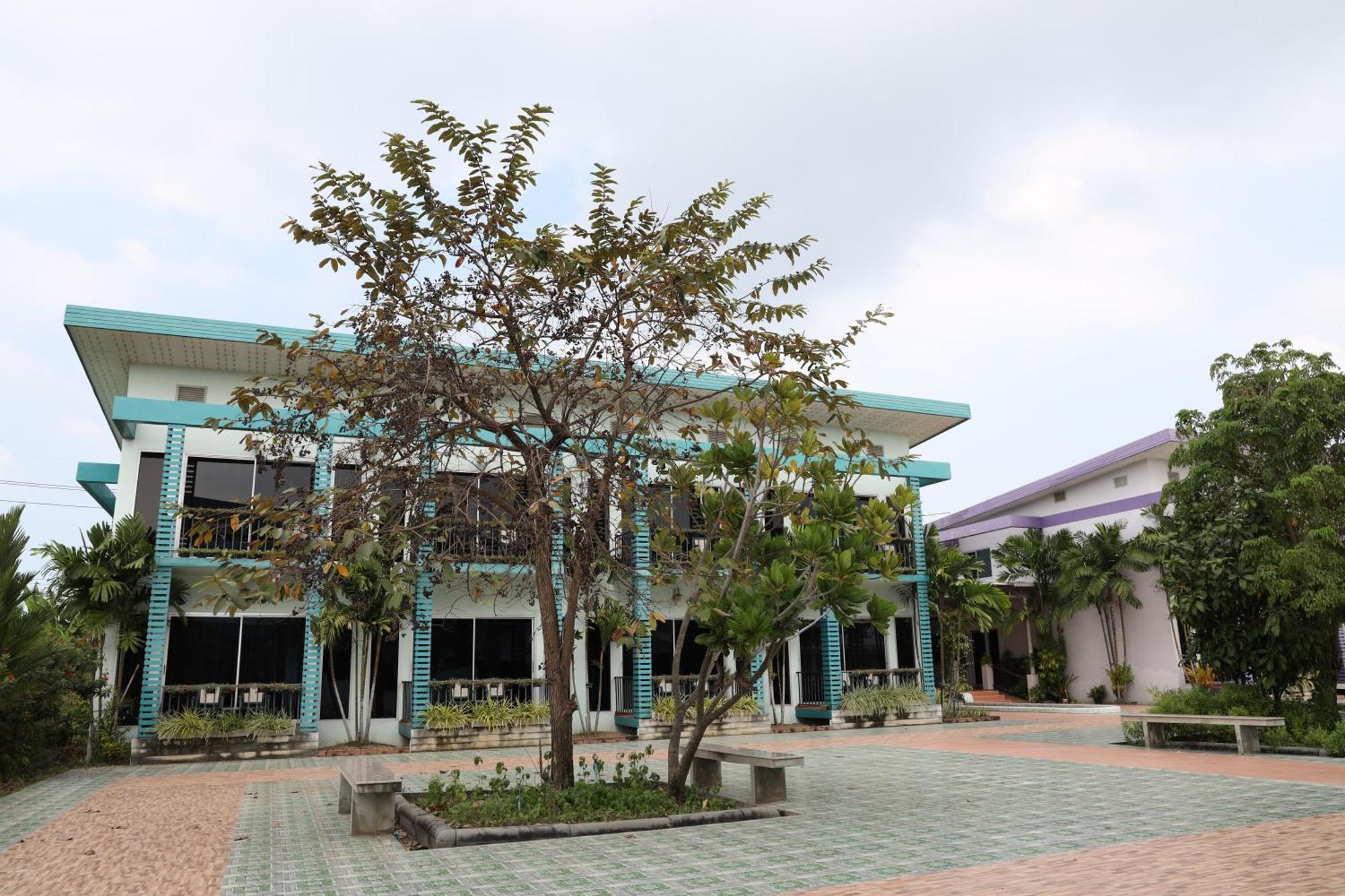 Menam Resort Nakhon Pathom Ngoại thất bức ảnh