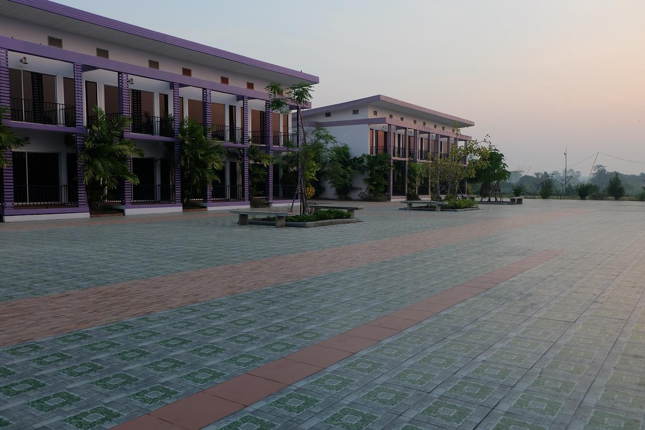 Menam Resort Nakhon Pathom Ngoại thất bức ảnh