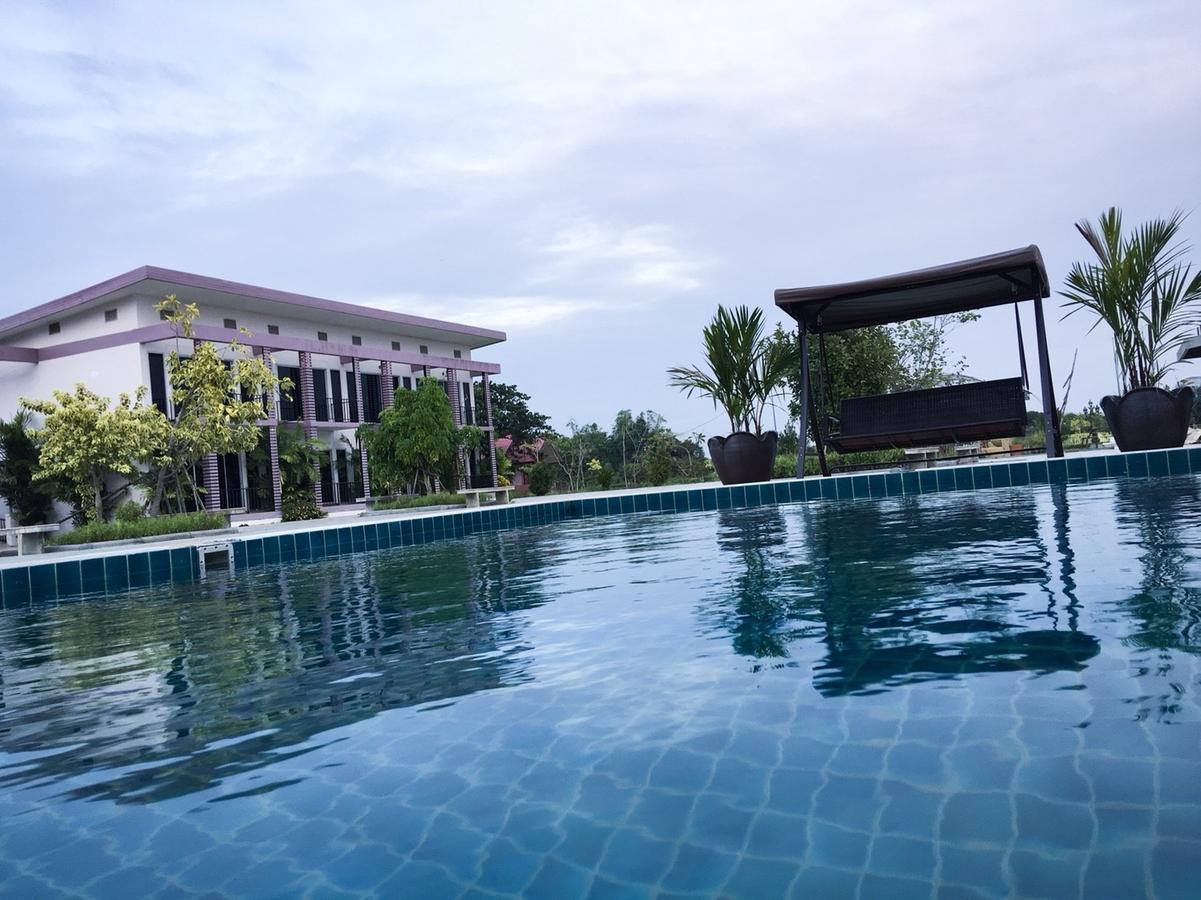 Menam Resort Nakhon Pathom Ngoại thất bức ảnh