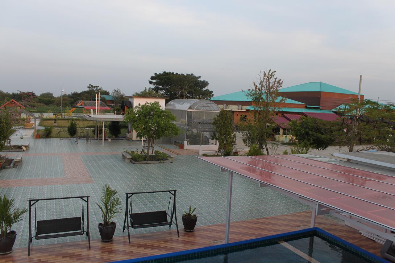 Menam Resort Nakhon Pathom Ngoại thất bức ảnh